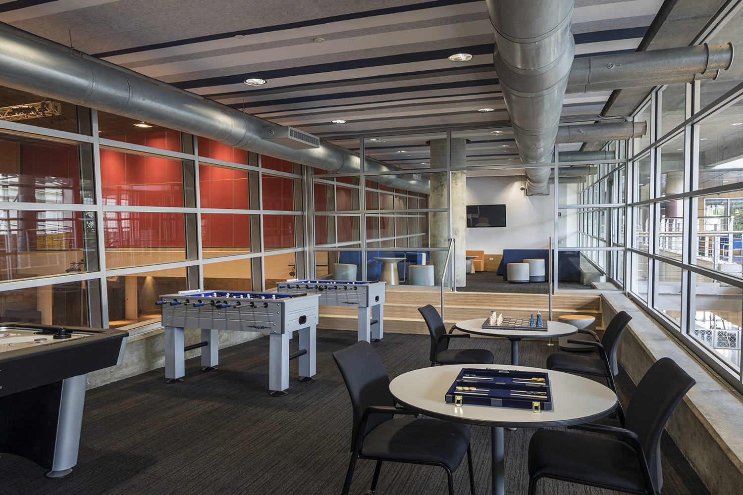 Spaces in Lerner Hall were reimagined to enhance community, adding a new computer lab, reservablemeeting spaces, and a multipurpose student lounge. (Photo: Andrew Rugge)